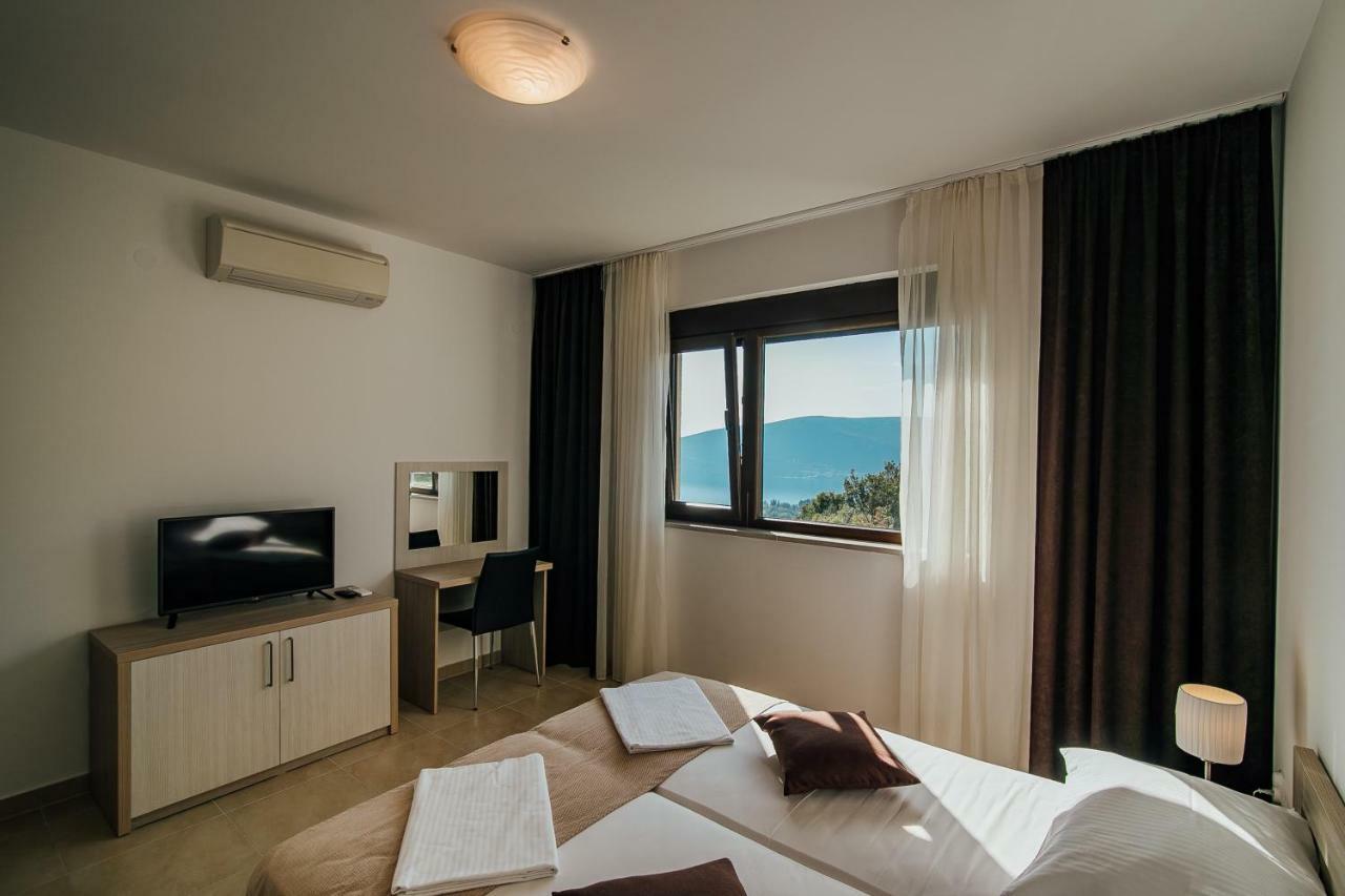 Vista Residence Херцег Нови Екстериор снимка